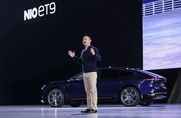 小鹏与蔚来，曾经的电车巨头，现在怎么样了？