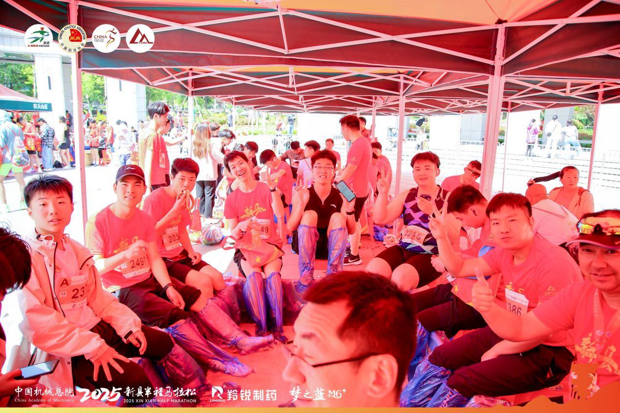 中国选手勇夺桂冠 中国机械总院2025新县半程马拉松激情开跑！