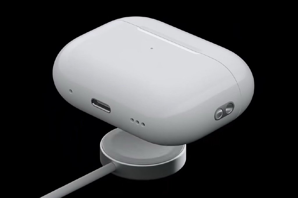 iOS 26 优化 AirPods 充电盒功能，新增指示灯颜色与充电提醒