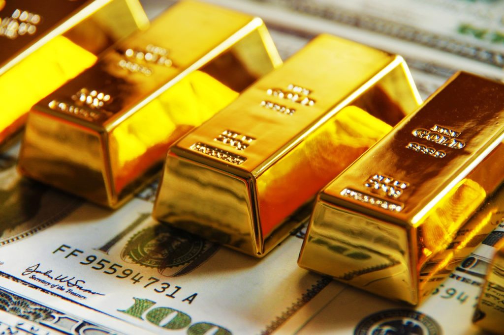 国际金价显著上涨，8 月累计涨幅超 5%，机构纷纷看涨