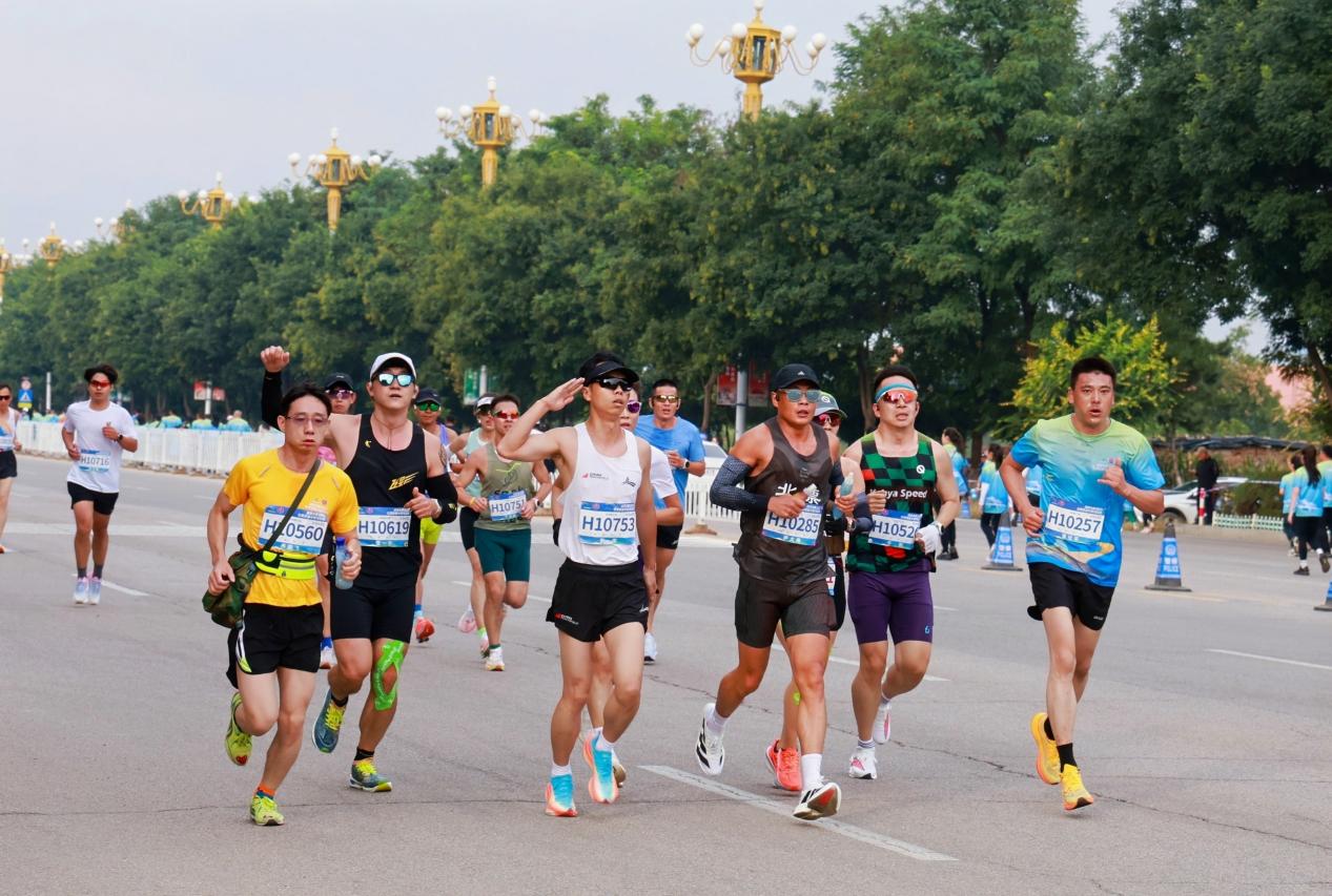 凌塔永椿2025北票首届半程马拉松圆满落幕！