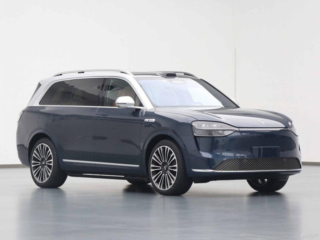 问界 M9 纯电 Max 行驶中动力系统突然受限，车主被困车内，退换车诉求遭拒