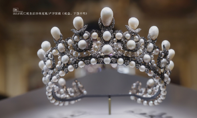 法国卢浮宫阿波罗画廊失窃：8 件王室珍宝被盗，嫌犯逃逸时遗落皇后冠冕