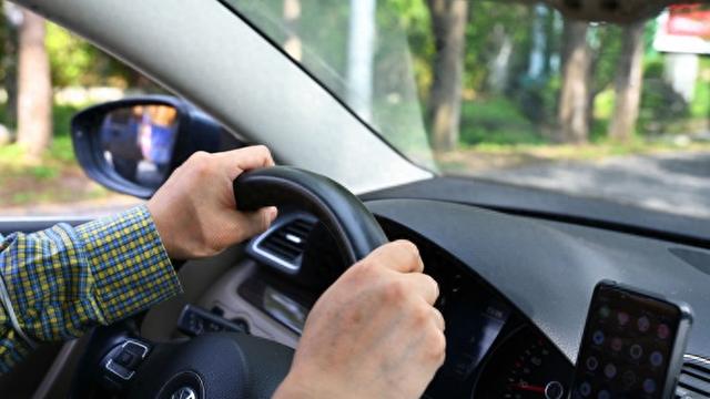 多校出台校内机动车管理新规：划定限速标准，严设监测手段，明确违规处罚