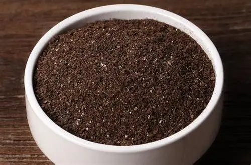 热销 200 万 + 件、年销超亿元！低价 “营养土” 黑灰链曝光 苏皖多地紧急核查