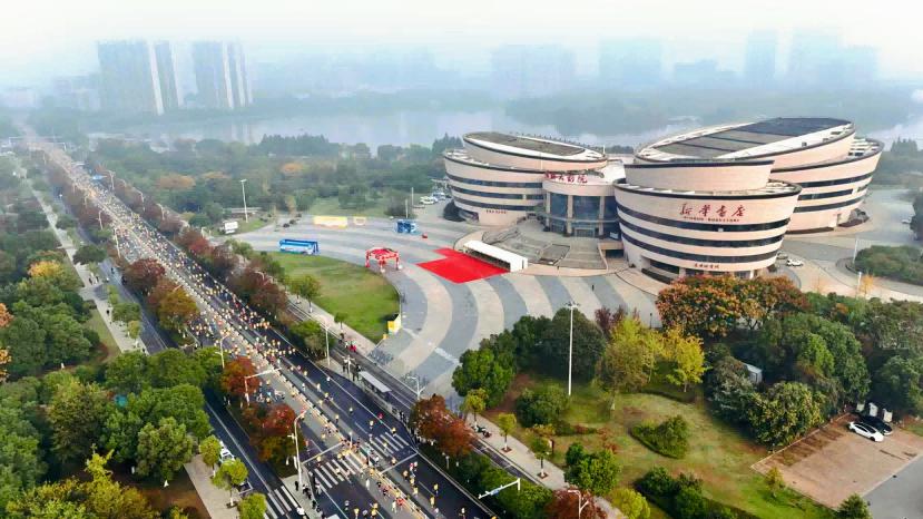 2025黄冈半程马拉松鸣枪开跑