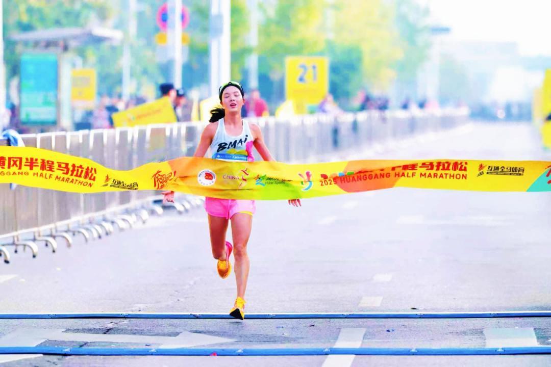 2025黄冈半程马拉松鸣枪开跑