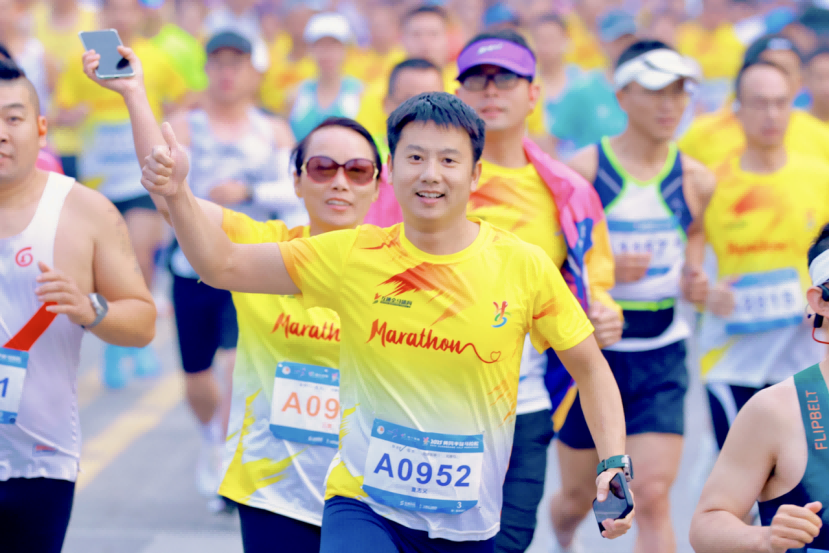 2025黄冈半程马拉松鸣枪开跑