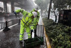 台风白海豚风雨加剧侵袭上海 市长龚正紧急调度筑牢城市防台防线